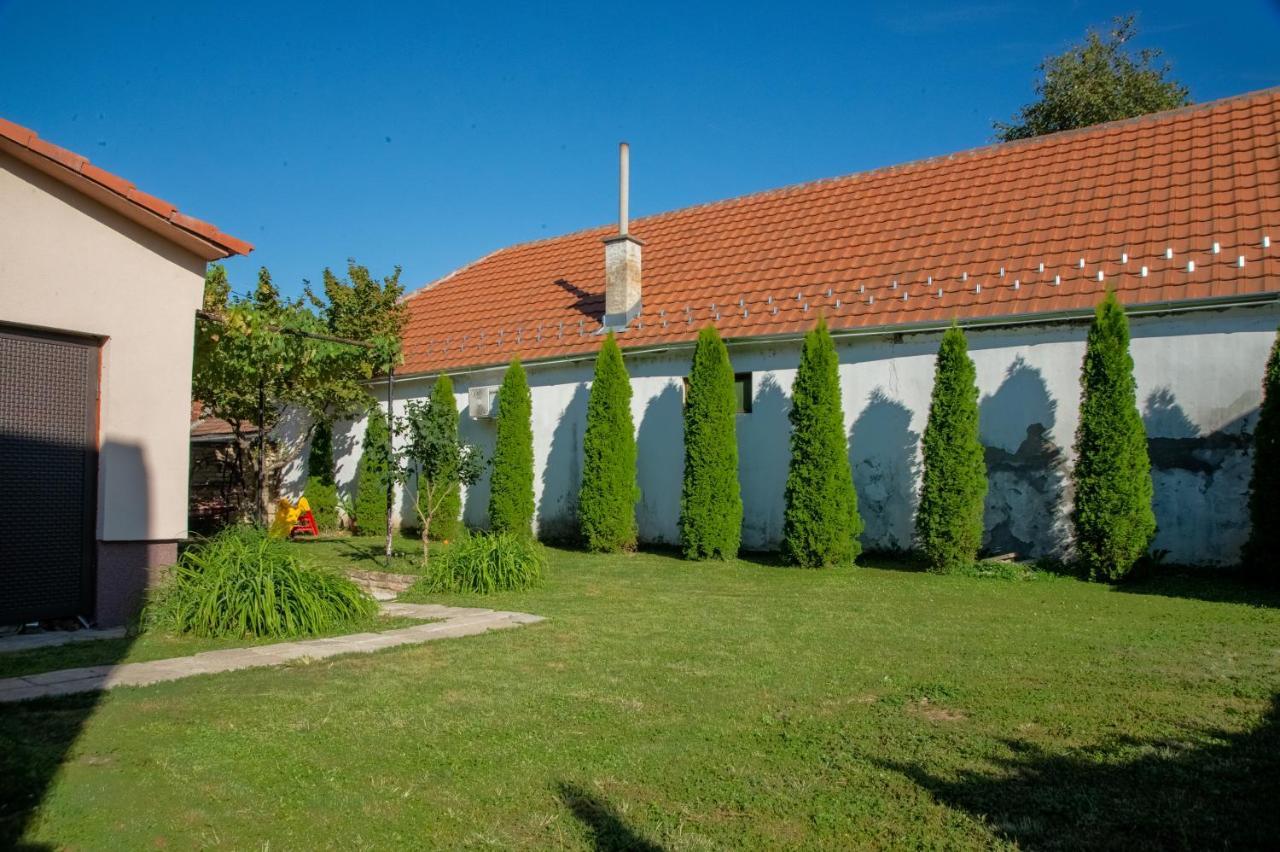 Apartmani Kacara Sremski Karlovci Exterior foto