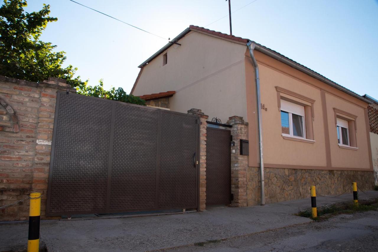 Apartmani Kacara Sremski Karlovci Exterior foto